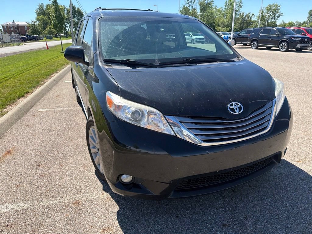 Used 2016 Toyota Sienna XLE Premium AWD/4WD image 4