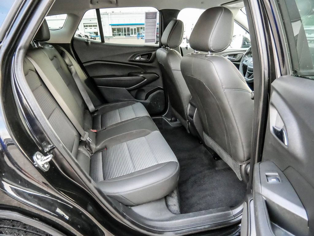 Used 2025 Chevrolet Trax LT FWD image 35