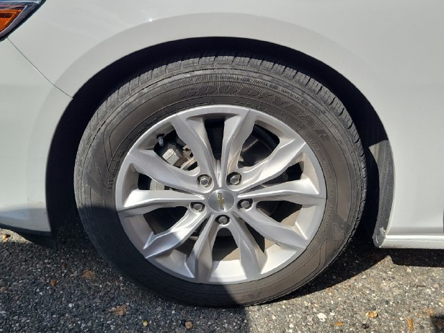 Certified 2025 Chevrolet Malibu LT FWD image 4