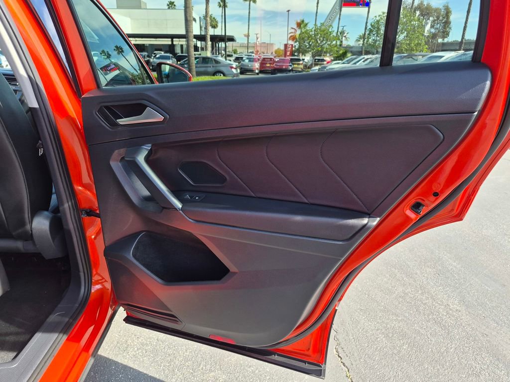 Used 2019 Volkswagen Tiguan SEL Premium w/ 3rd Row Seat Package image 37