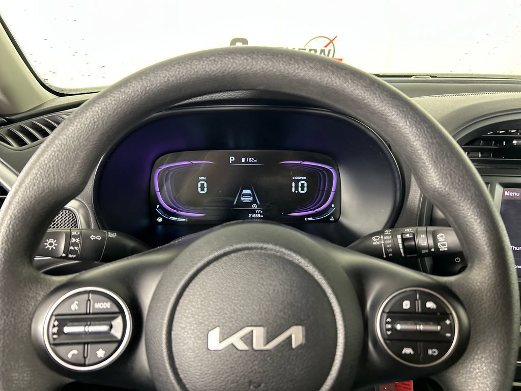 Used 2025 Kia Soul LX w/ LX Technology Package FWD image 13