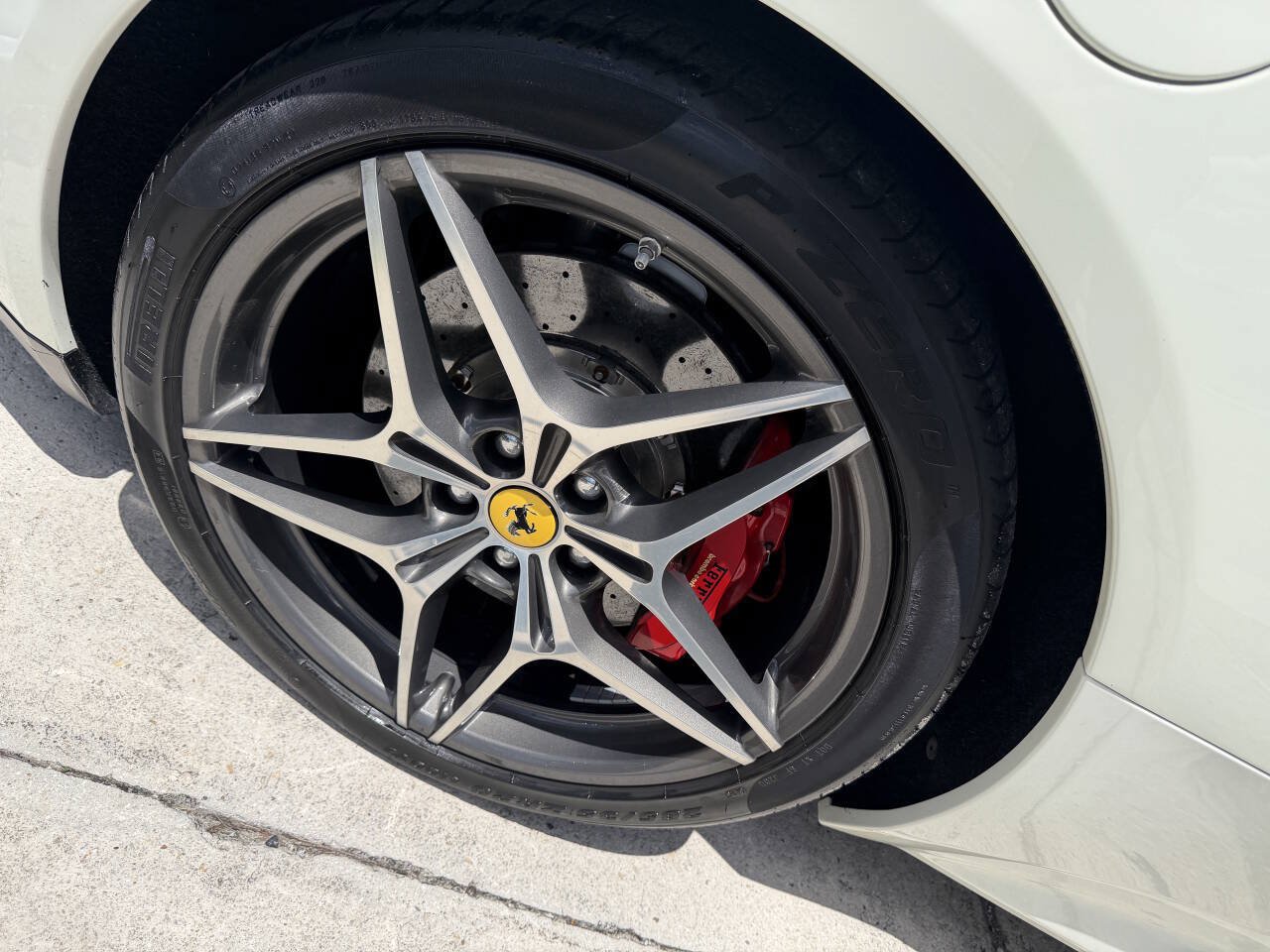 Used 2015 Ferrari California T RWD image 22
