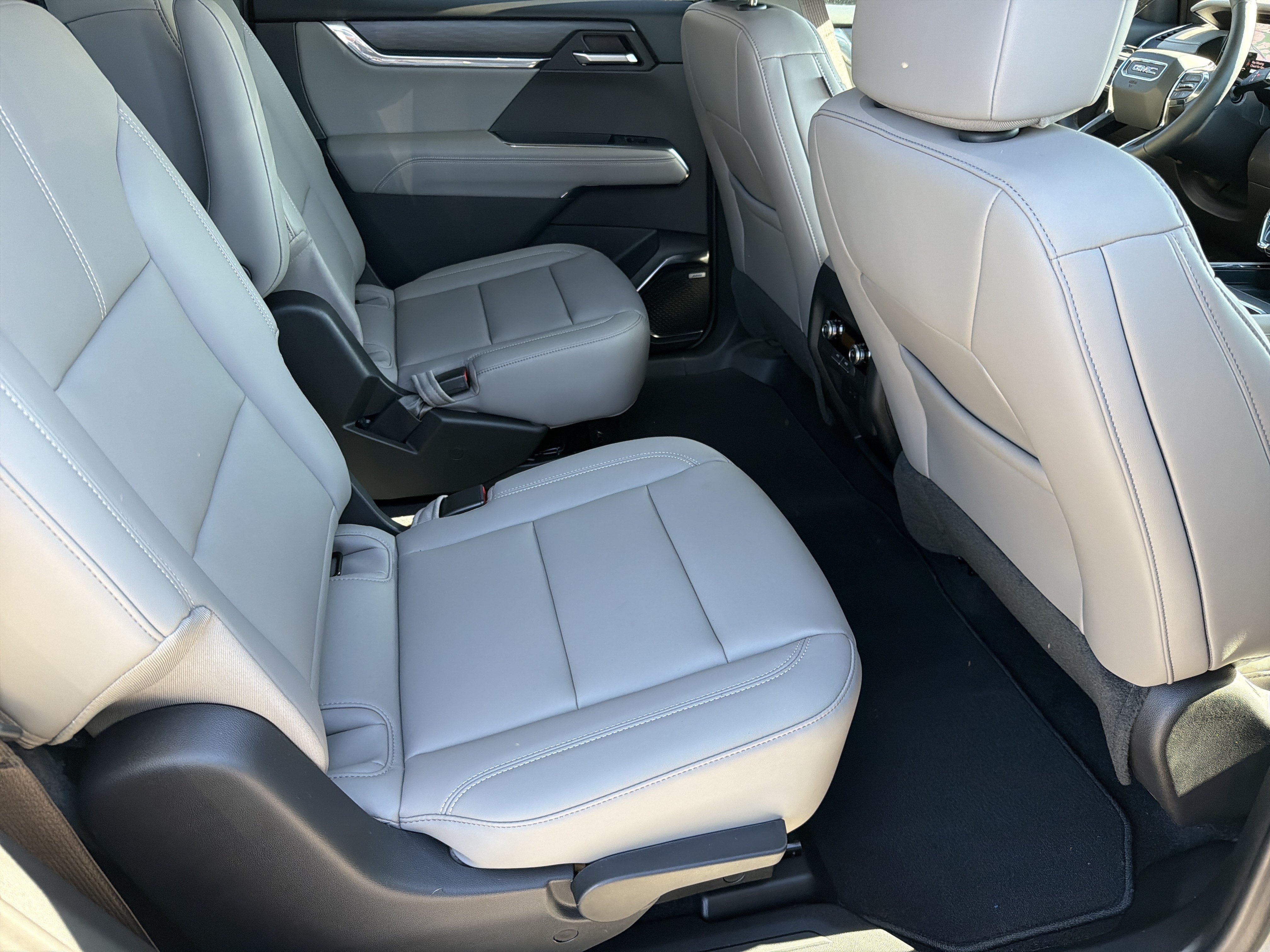 New 2027 GMC Acadia Elevation w/ Elevation Premium Package FWD image 16