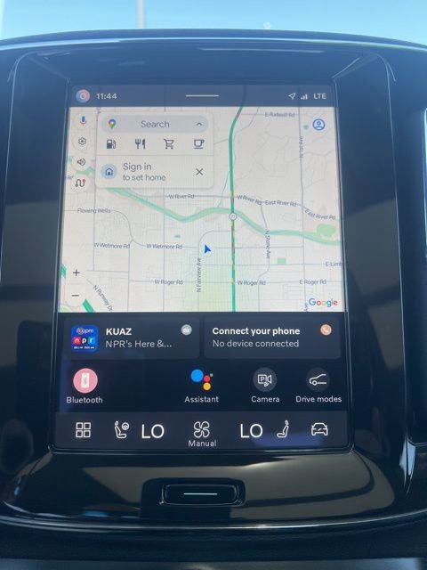 Used 2025 Volvo XC40 B5 Core w/ Climate Package image 13