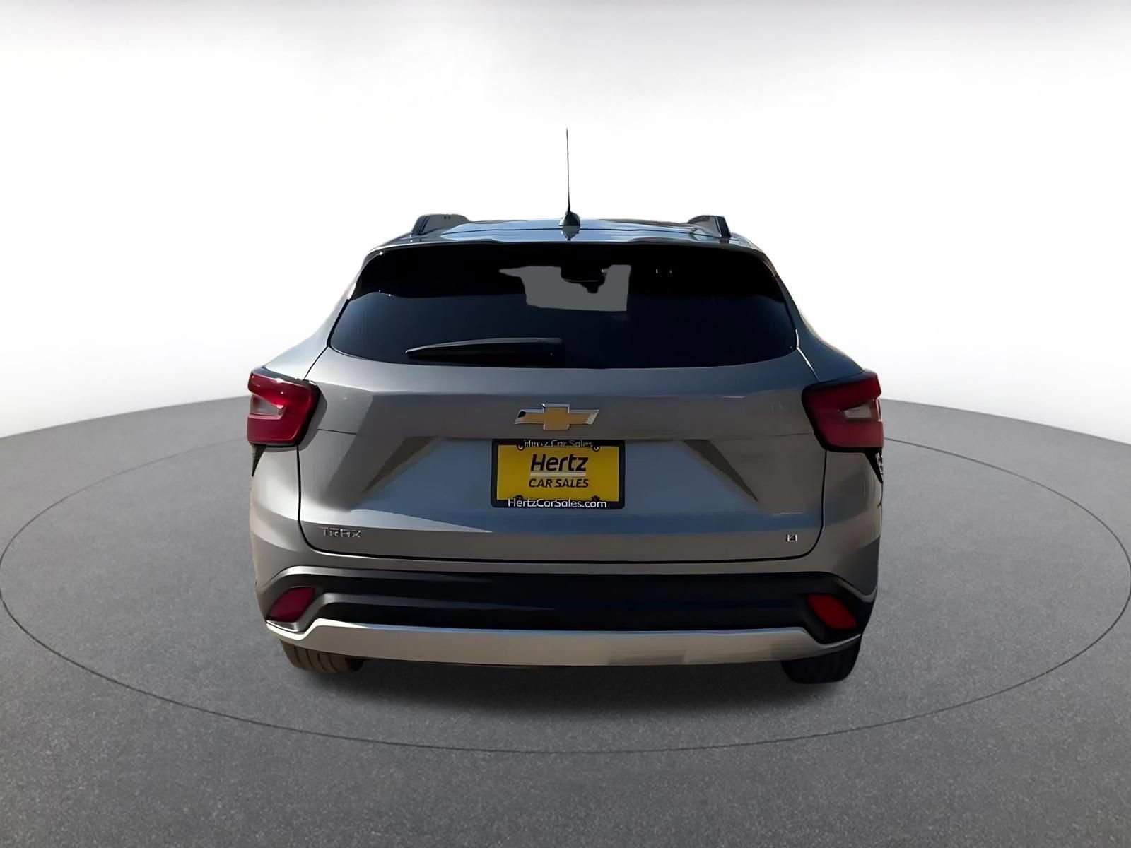 Used 2025 Chevrolet Trax LT FWD image 12