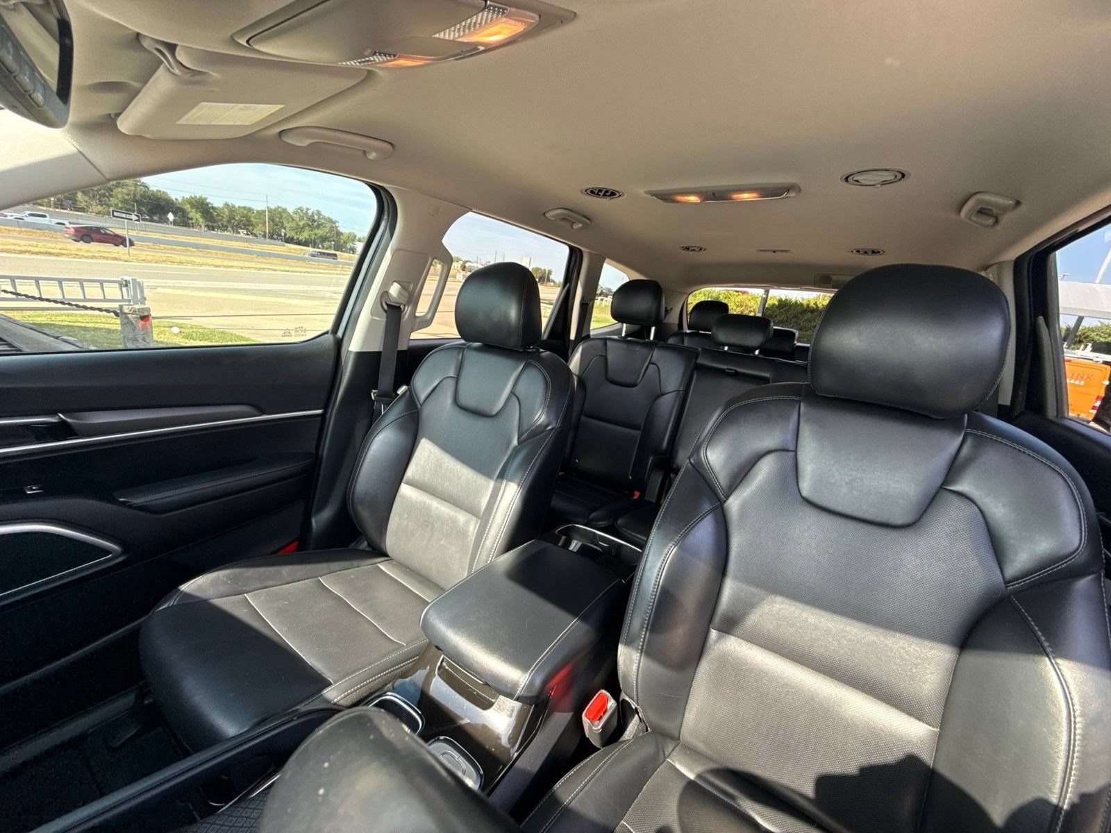 Used 2020 Kia Telluride LX FWD image 17