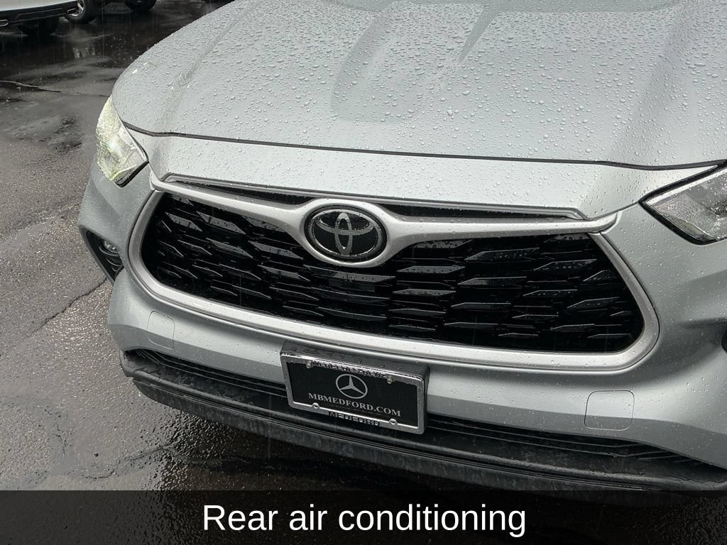 Used 2020 Toyota Highlander XLE AWD/4WD image 4