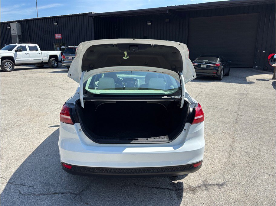 Used 2015 Ford Focus SE FWD image 34