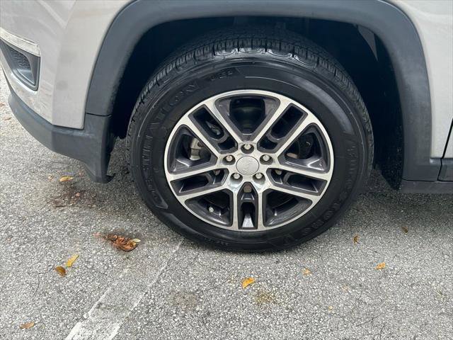 Certified 2019 Jeep Compass Latitude image 29