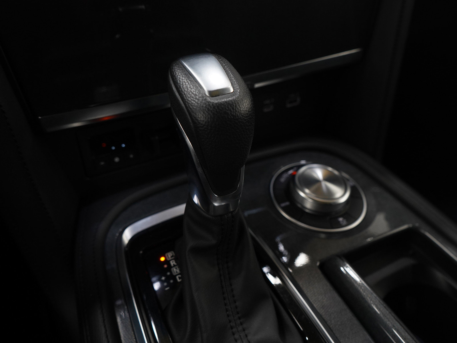 Used 2023 Nissan Armada SL image 28