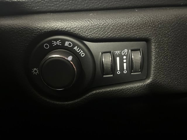 New 2027 Chrysler Pacifica Pinnacle AWD/4WD image 17