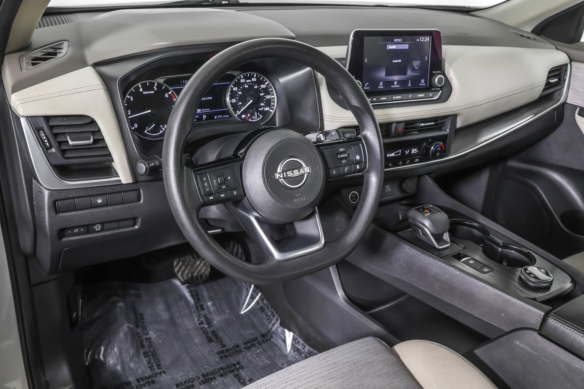 Used 2023 Nissan Rogue SV image 5