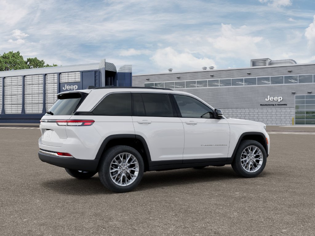New 2027 Jeep Grand Cherokee Limited RWD image 4
