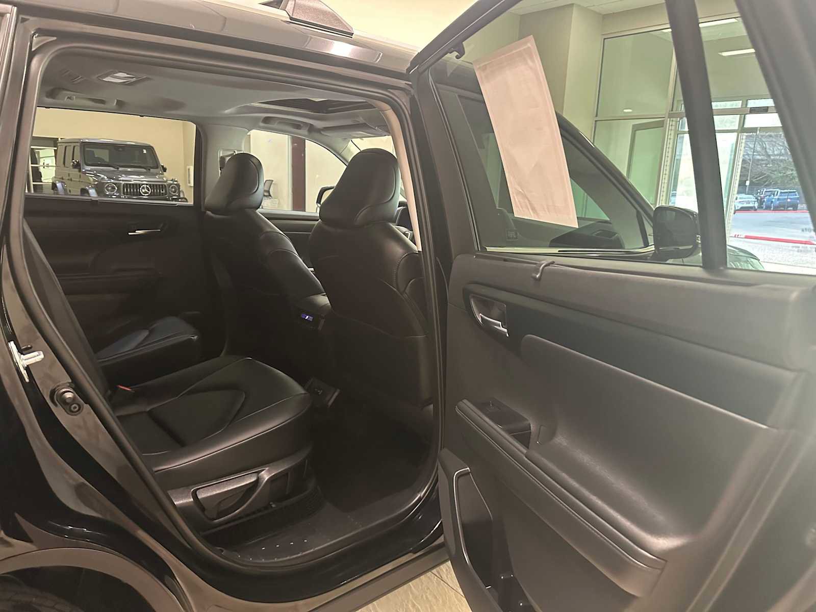 Certified 2025 Toyota Highlander XLE image 27