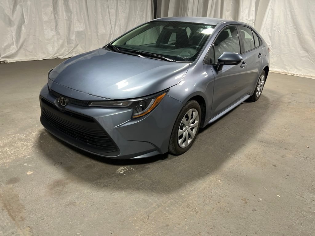 Used 2025 Toyota Corolla LE w/ Convenience Package FWD image 3