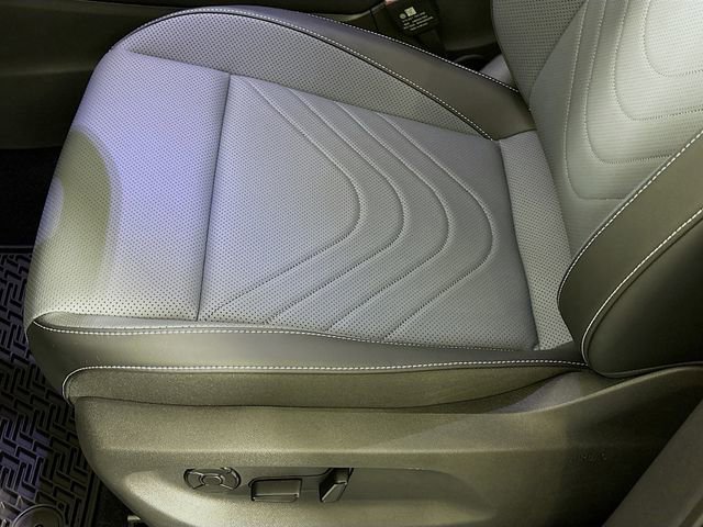 New 2025 Volkswagen Tiguan SE image 19