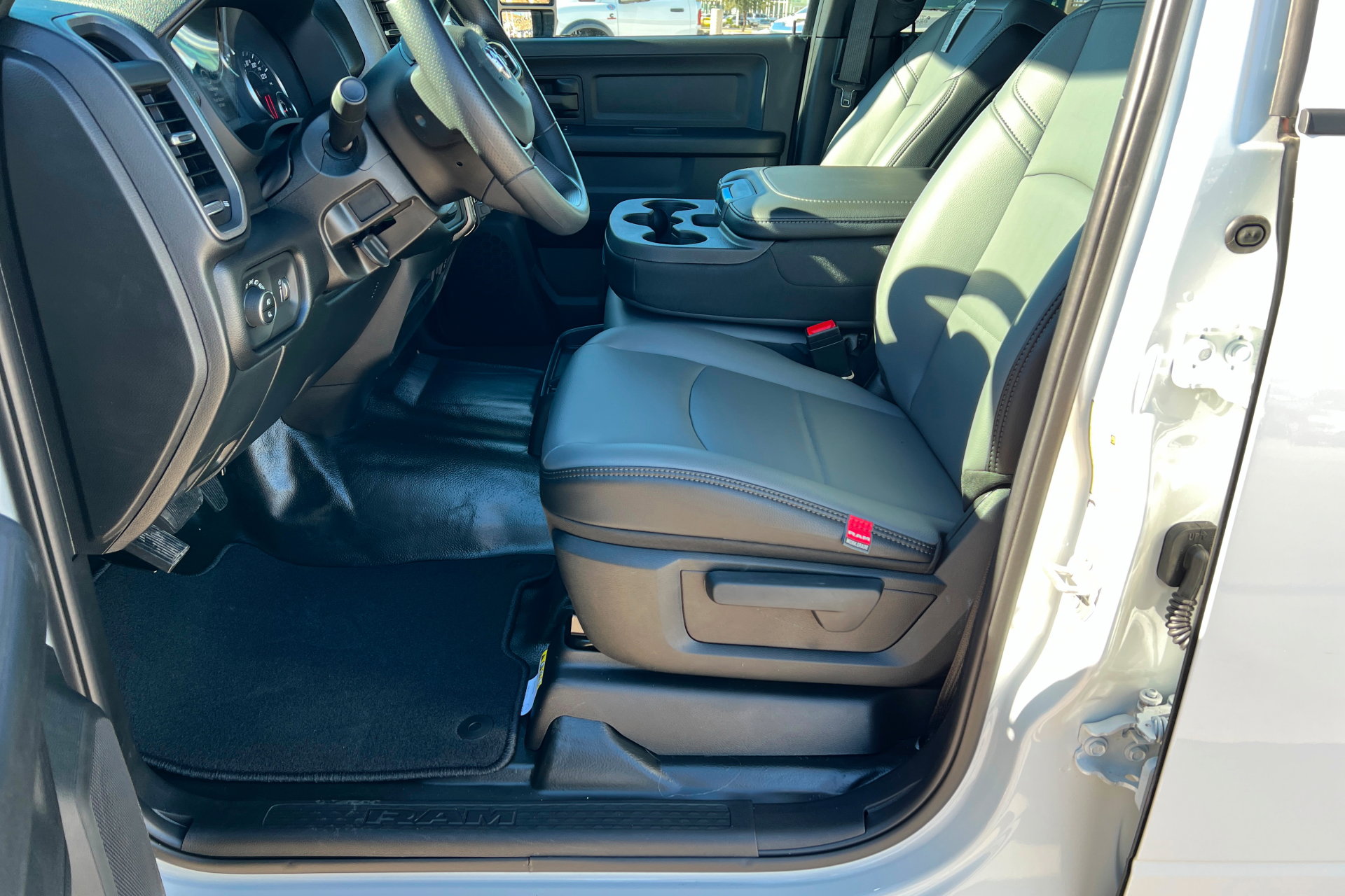 New 2026 RAM 3500 Tradesman AWD/4WD image 17