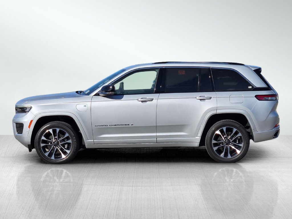 Used 2023 Jeep Grand Cherokee Overland w/ Advanced Protech Group III AWD/4WD image 7