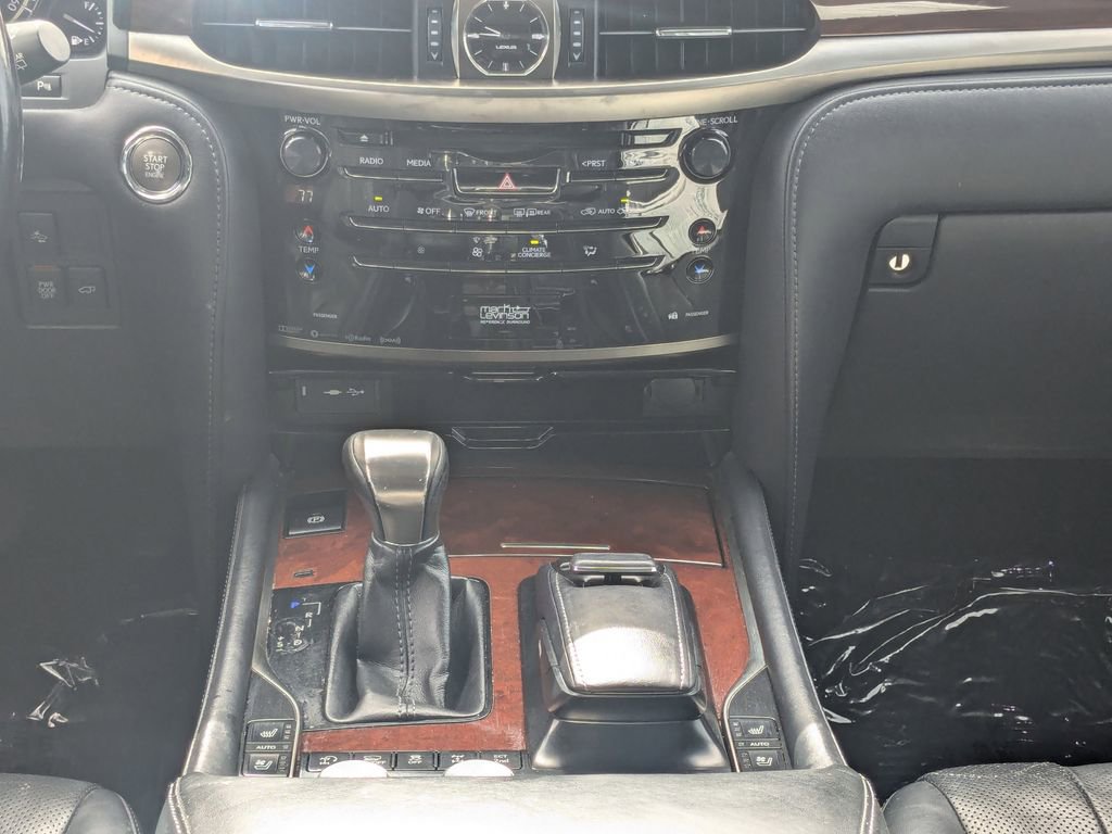 Used 2017 Lexus LX 570 4WD w/ Luxury Package image 18