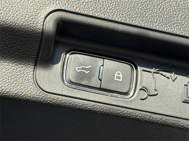 Certified 2023 Ford Explorer Limited w/ Limited Technology Package image 30