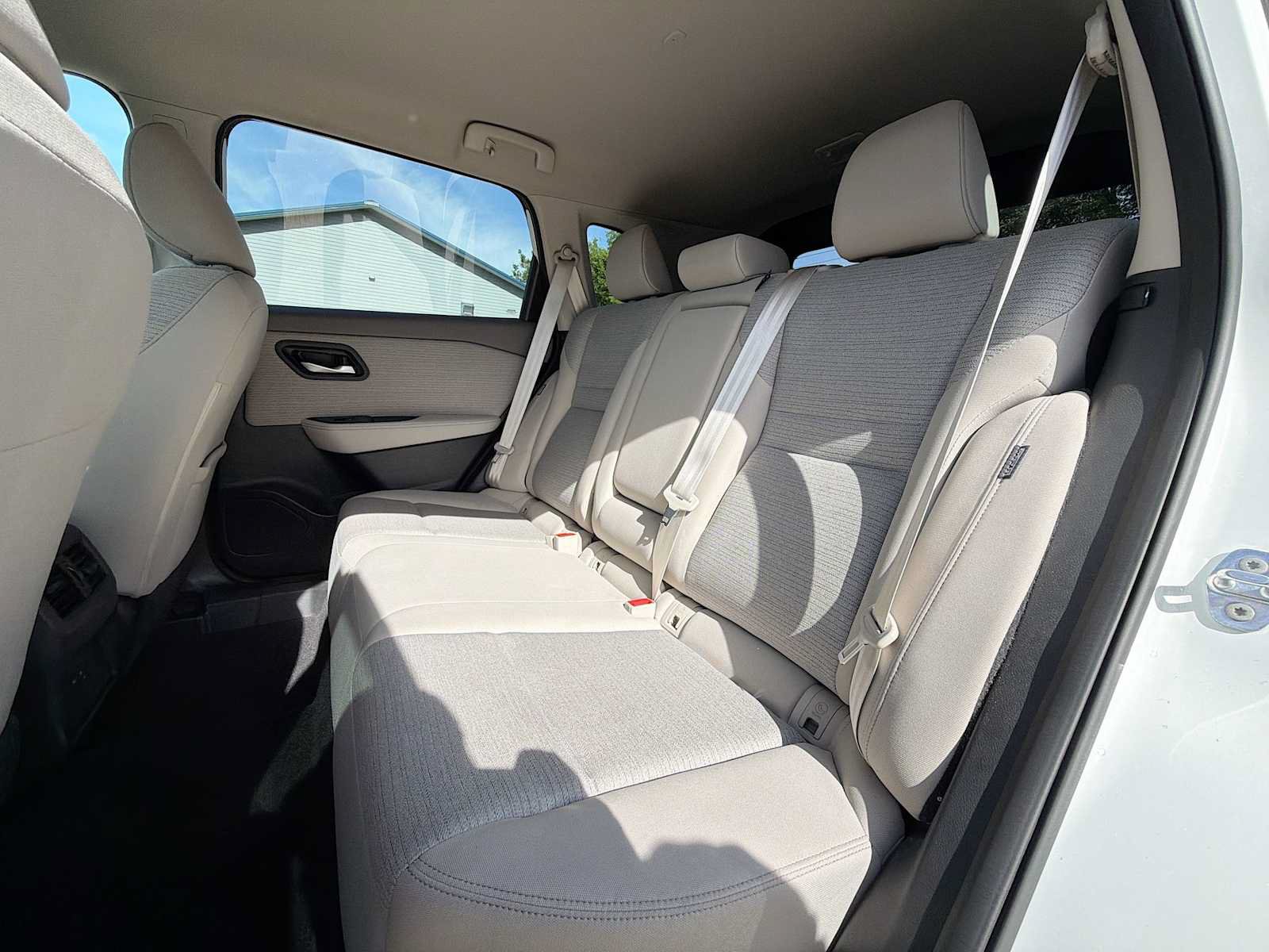 Used 2023 Nissan Rogue SV AWD/4WD image 16