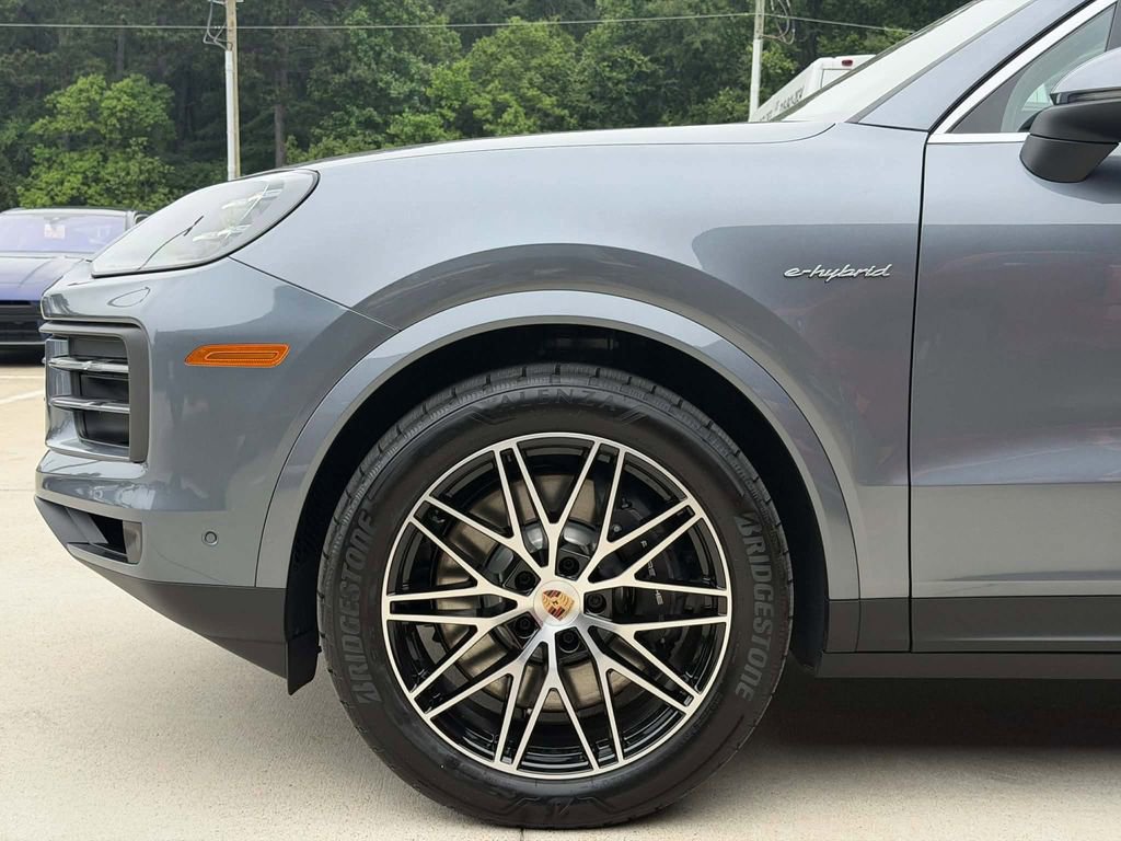 New 2026 Porsche Cayenne E-Hybrid AWD/4WD image 9