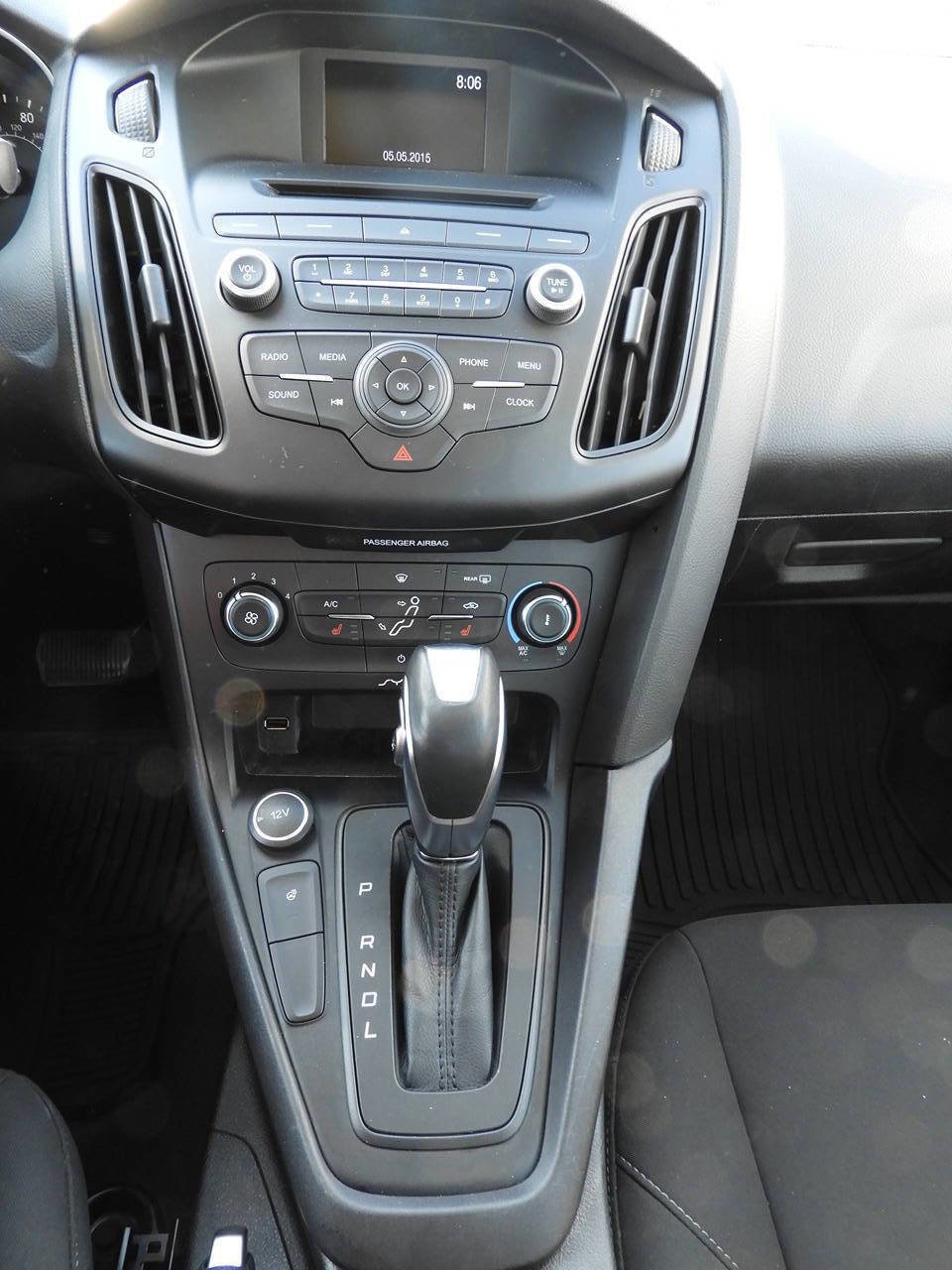 Used 2015 Ford Focus SE w/ SE Cold Weather Package image 36