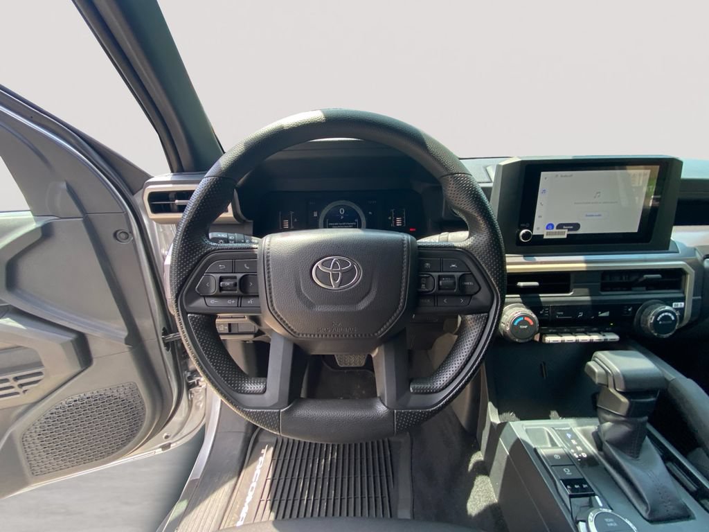 Used 2025 Toyota Tacoma SR5 AWD/4WD image 12