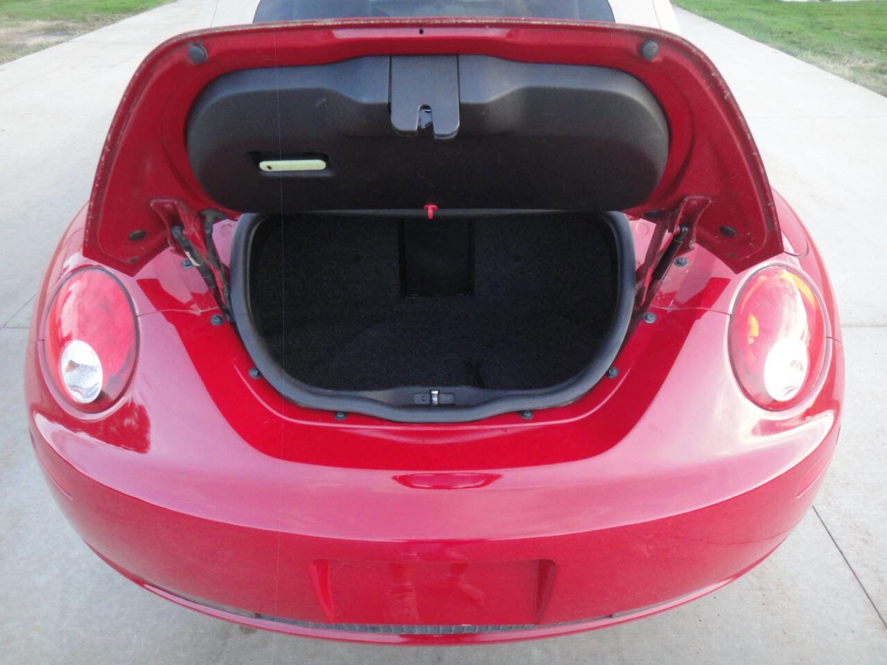 Used 2008 Volkswagen Beetle SE image 26