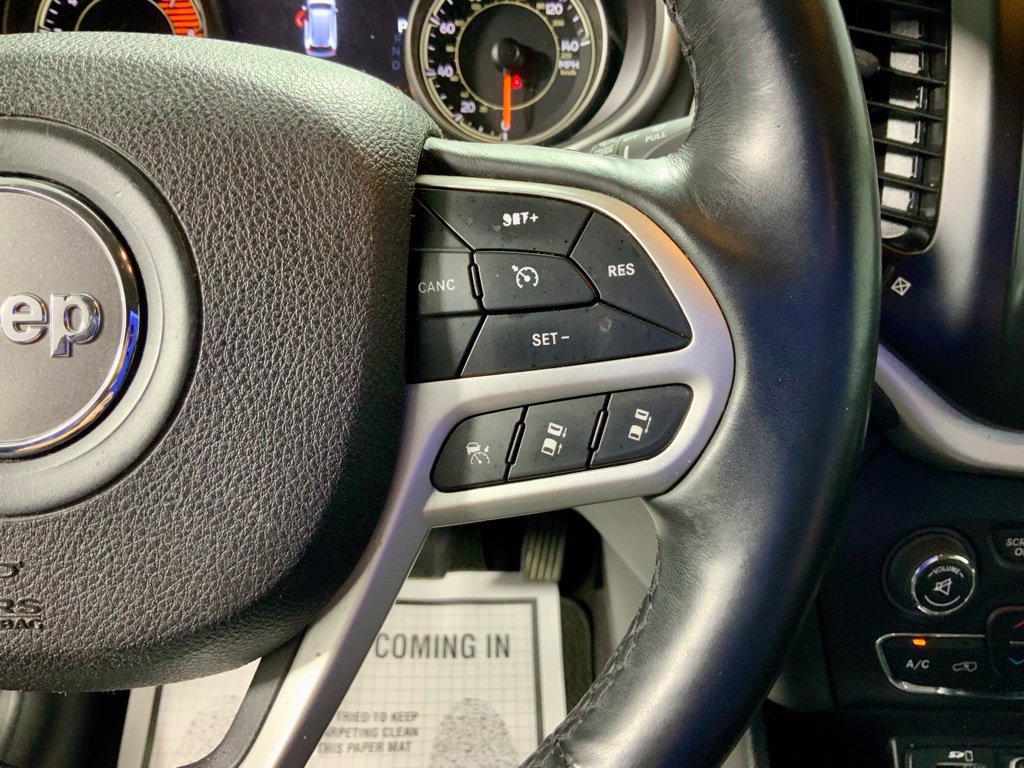Used 2018 Jeep Cherokee Overland w/ Technology Group AWD/4WD image 23