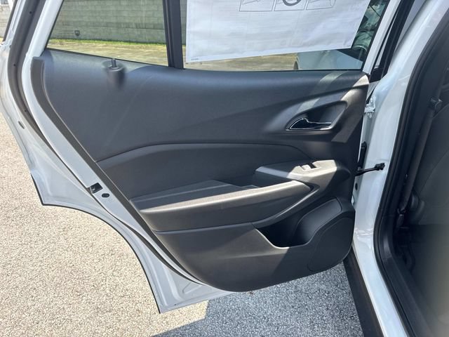 New 2026 Chevrolet Trax LT w/ Sunroof Package FWD image 14