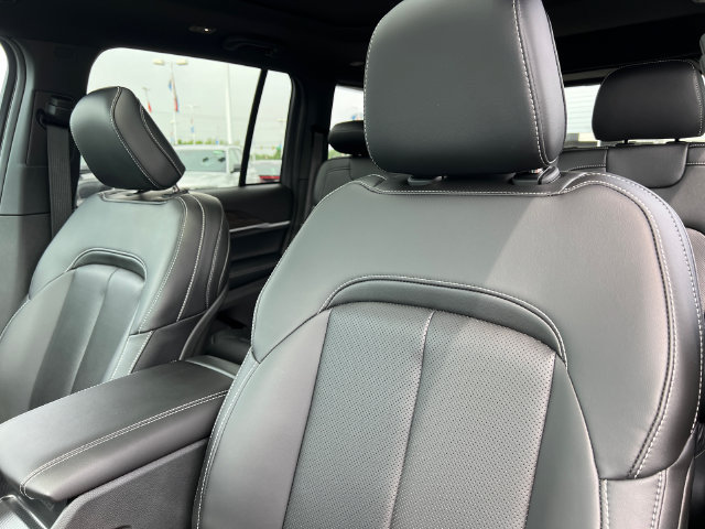 New 2026 Jeep Grand Cherokee Limited w/ Luxury Tech Group II AWD/4WD image 23
