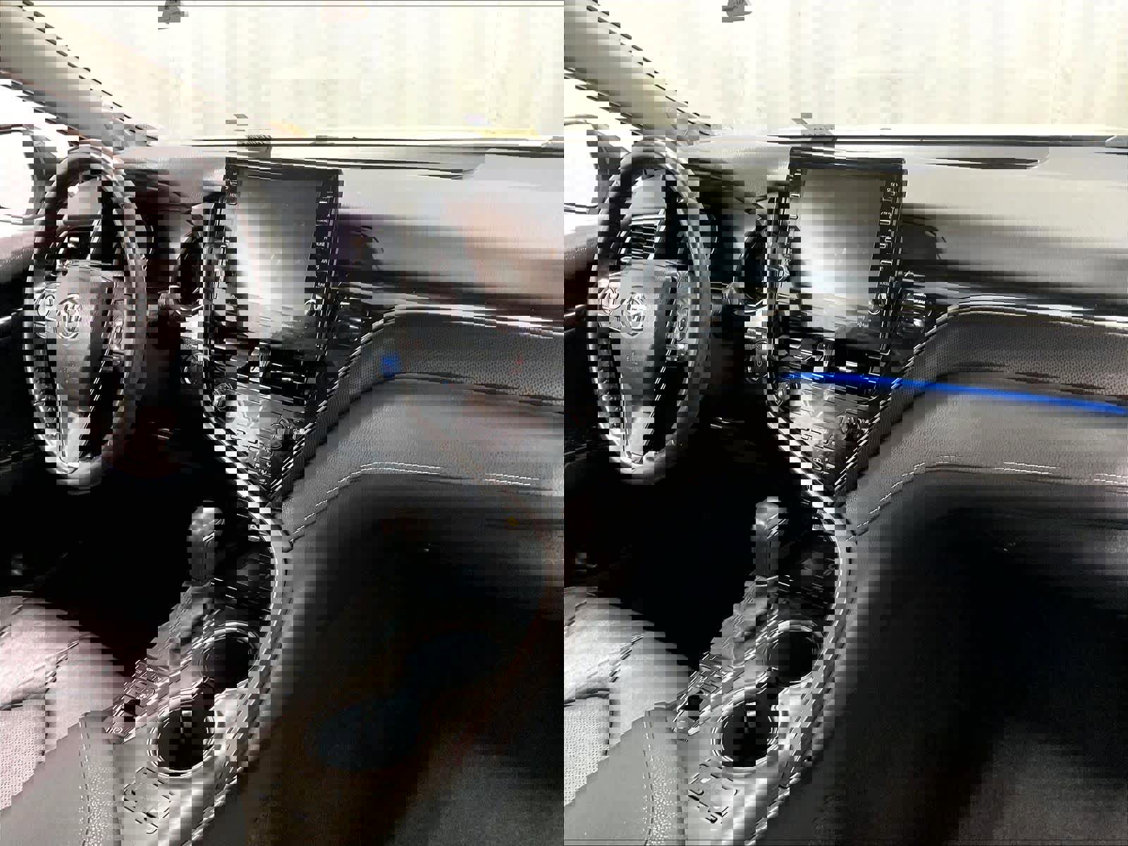 Used 2021 Toyota Camry XSE w/ Navigation Upgrade Package image 14