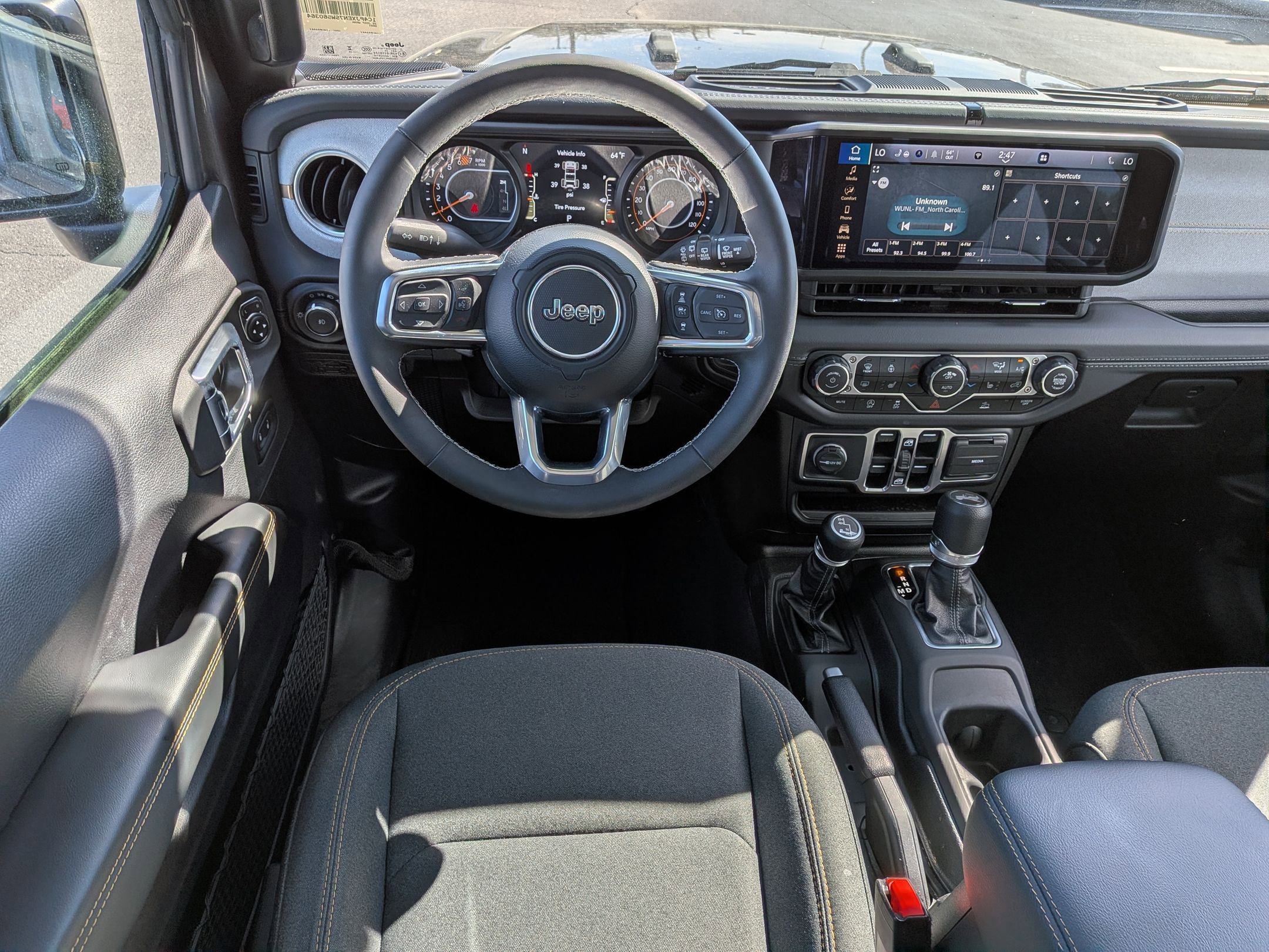 Used 2025 Jeep Wrangler Sahara AWD/4WD image 29