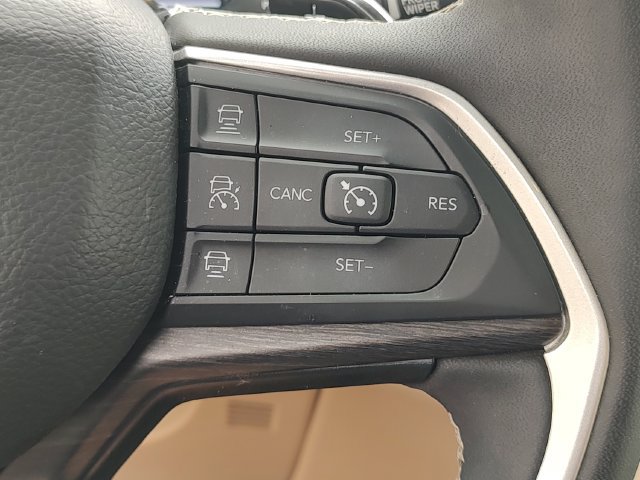 Used 2023 Jeep Grand Cherokee L Limited w/ Luxury Tech Group II AWD/4WD image 19