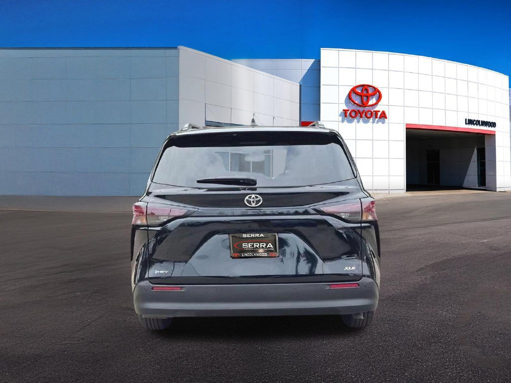 Used 2026 Toyota Sienna XLE FWD image 13
