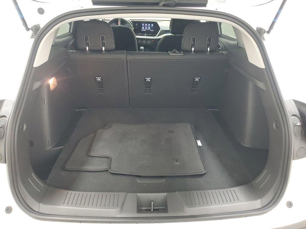 Used 2025 Chevrolet Trax LS w/ Driver Confidence Package image 9