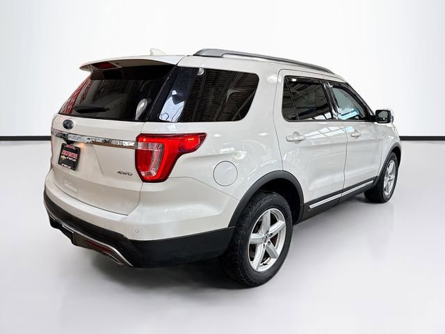 Used 2017 Ford Explorer XLT w/ Equipment Group 202A AWD/4WD image 6