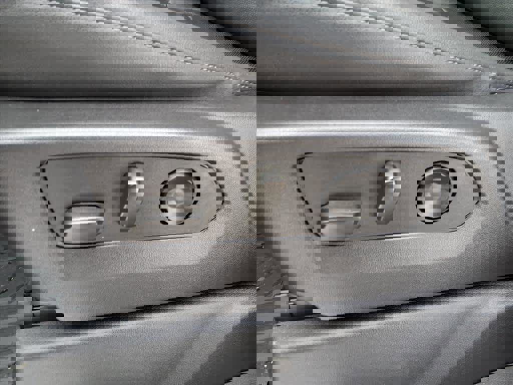 Used 2023 Chevrolet Silverado 1500 LTZ w/ LTZ Premium Package image 12