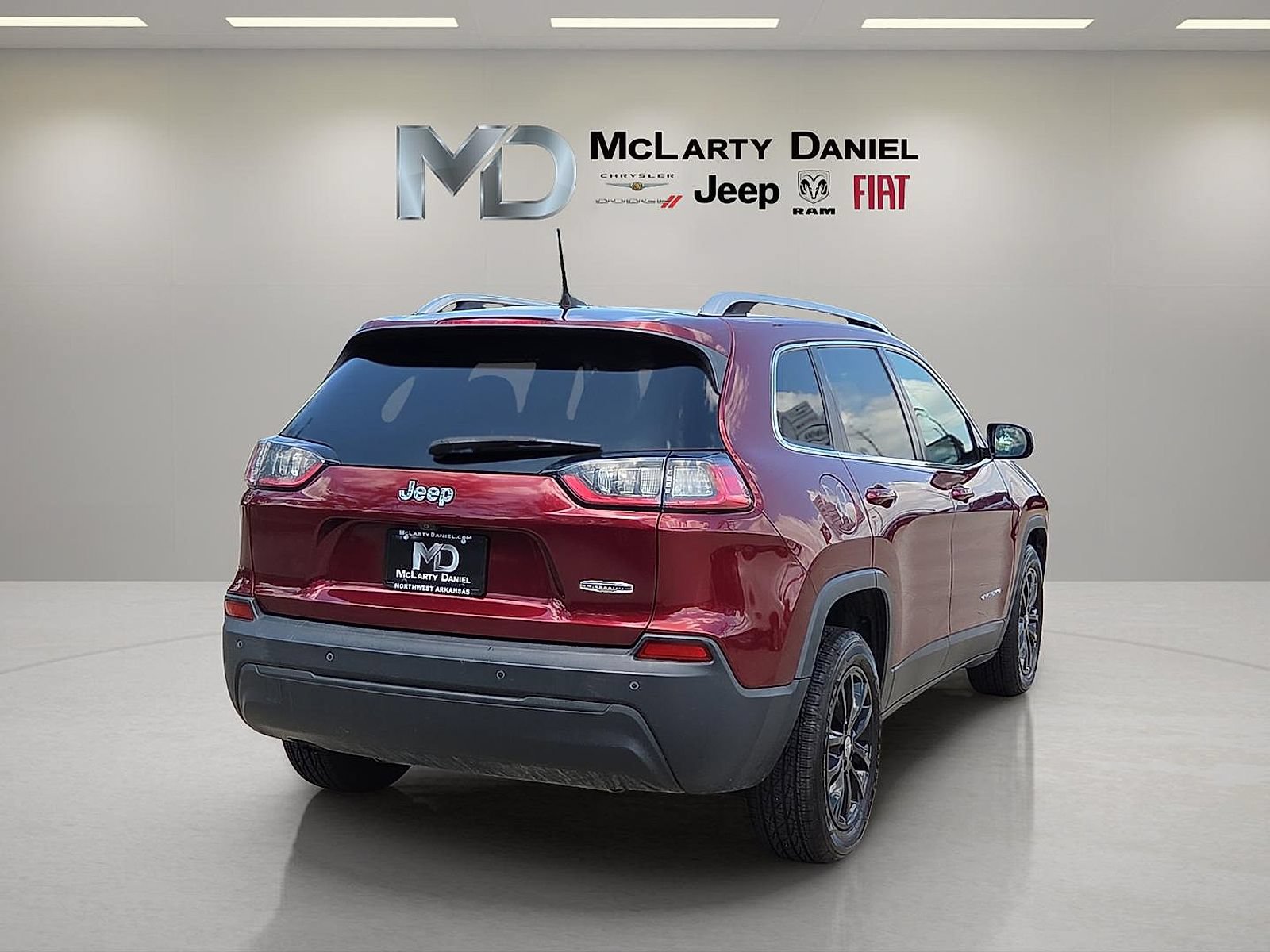 Used 2019 Jeep Cherokee Latitude Plus w/ Comfort/Convenience Group FWD image 5