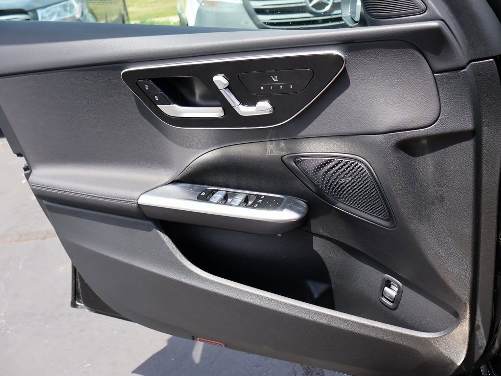 Certified 2025 Mercedes-Benz C 300 4MATIC Sedan image 36