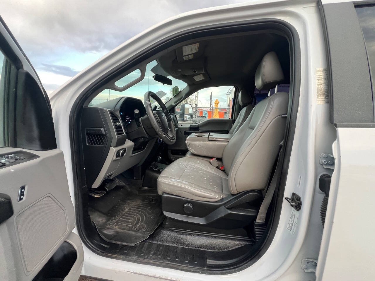 Used 2017 Ford F550 4x4 Crew Cab Super Duty image 13