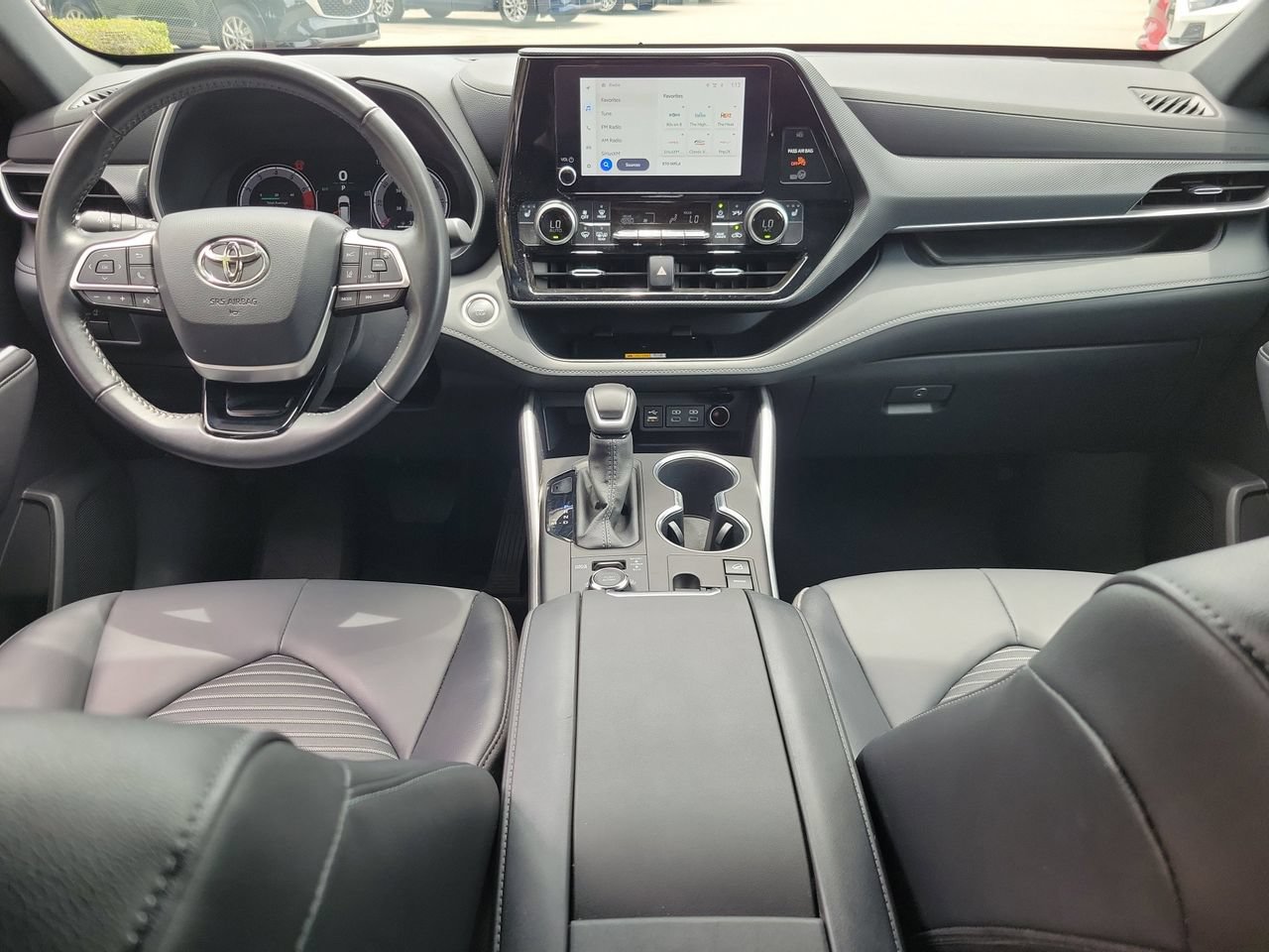 Used 2025 Toyota Highlander XSE AWD/4WD image 13