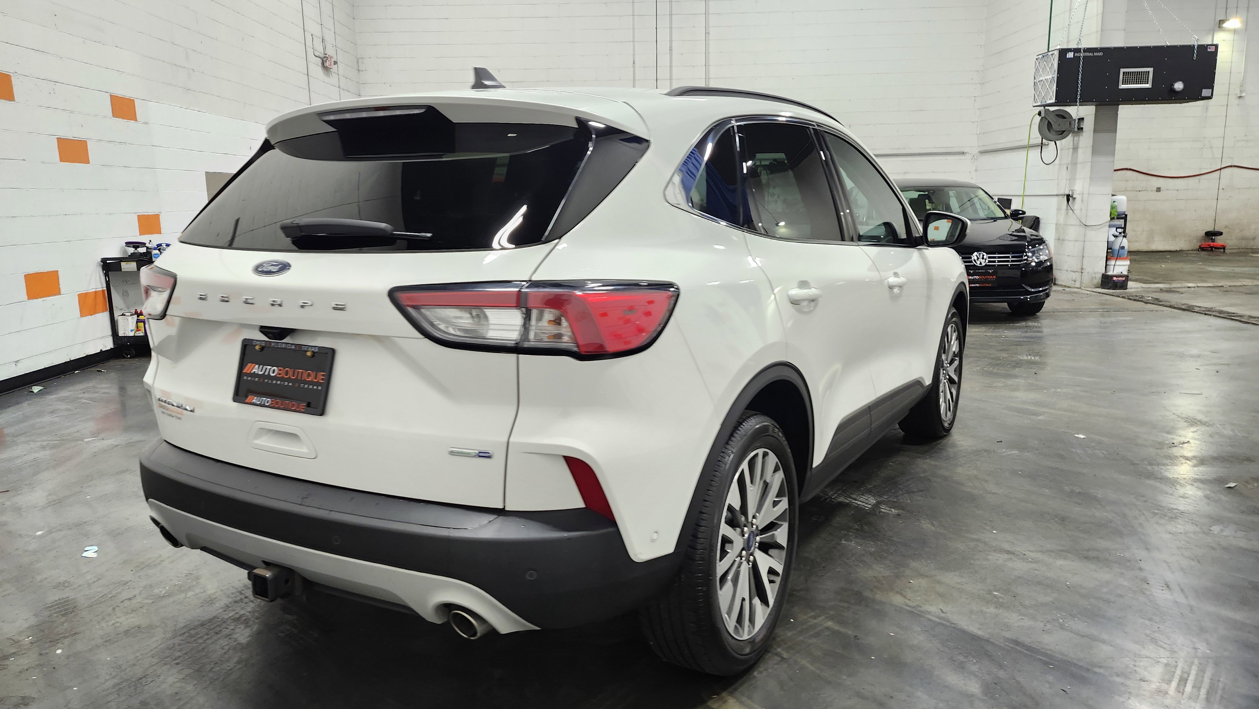Used 2020 Ford Escape Titanium image 17