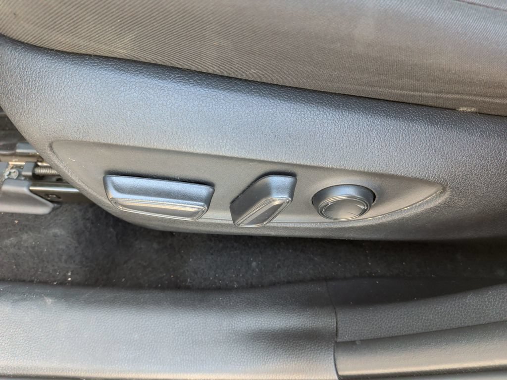 Used 2021 Toyota RAV4 XLE AWD/4WD image 21