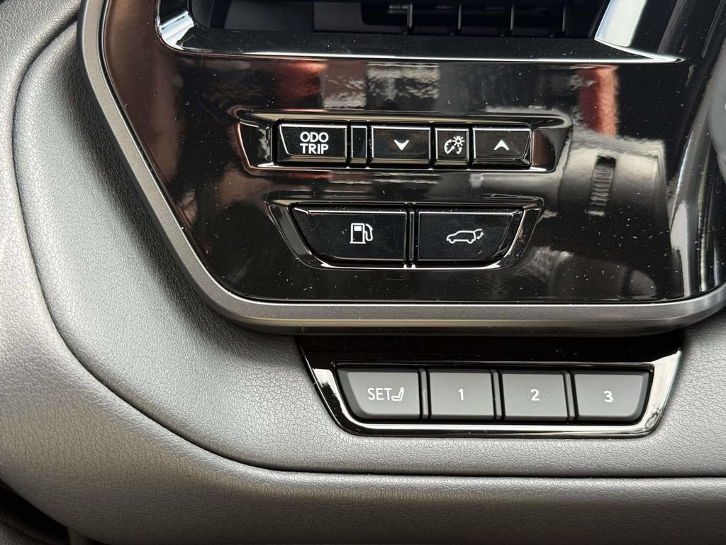 Used 2026 Lexus TX 500h AWD w/ Technology Package image 24