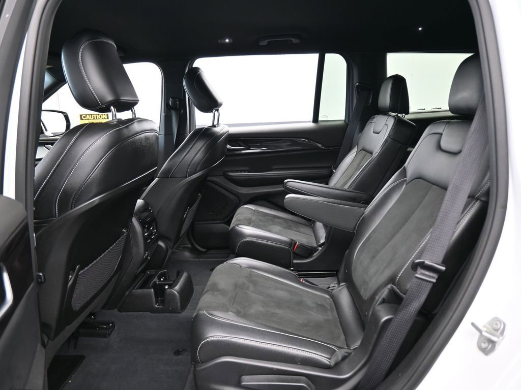 Used 2023 Jeep Grand Cherokee L Laredo RWD image 30