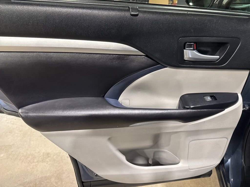 Used 2017 Toyota Highlander XLE image 46