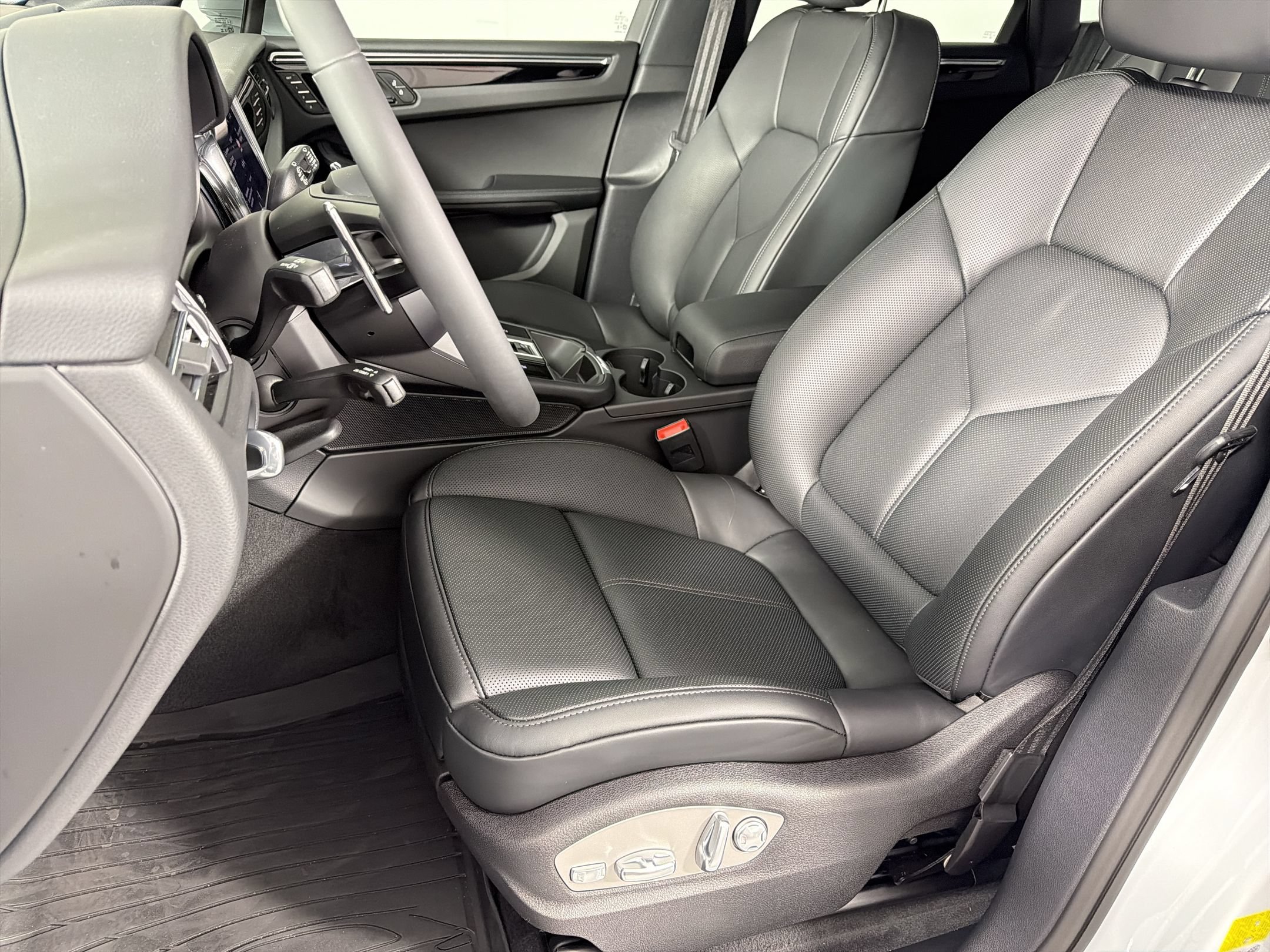 Used 2026 Porsche Macan S AWD/4WD image 5