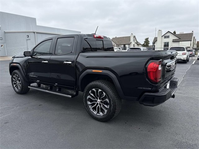 Used 2025 GMC Canyon Denali image 2